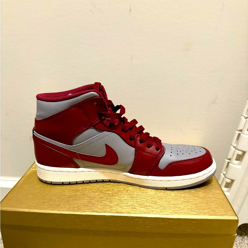 Jordan Mid